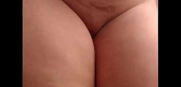  Chubby toying pussy on webcam